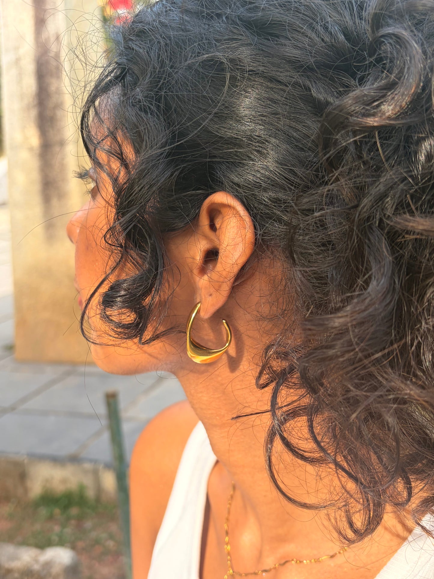 SCULPTED ARC HOOPS