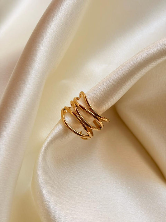 GOLDEN TWIRL RING
